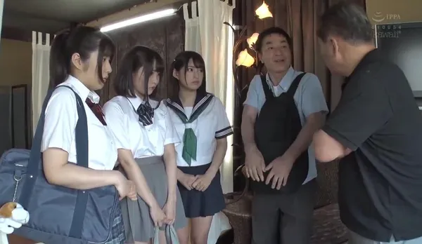 ximen qing sex Thất nghiệp, ông bố khốn nạn dẫn 3 cô con gái đi bán dâm