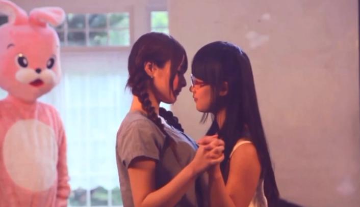 christina hendricks sex Hãy hôn em đi