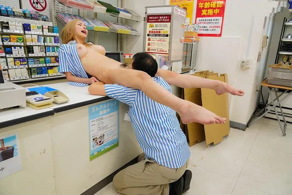 ảnh sex thư kỳ Anh cấp trên tống tình cô con gái ngổ ngáo của chủ cửa hàng tiện lợi